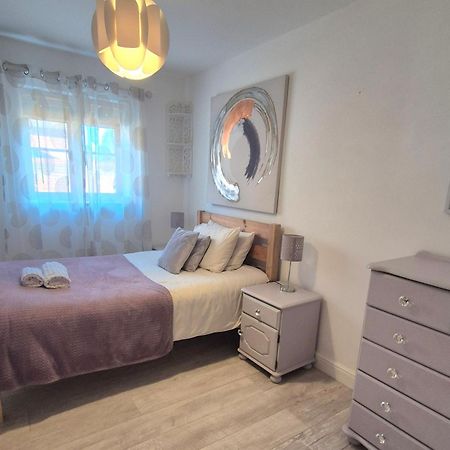 Spacious Two Bedroom Apartment With One Parking Space Thame Extérieur photo